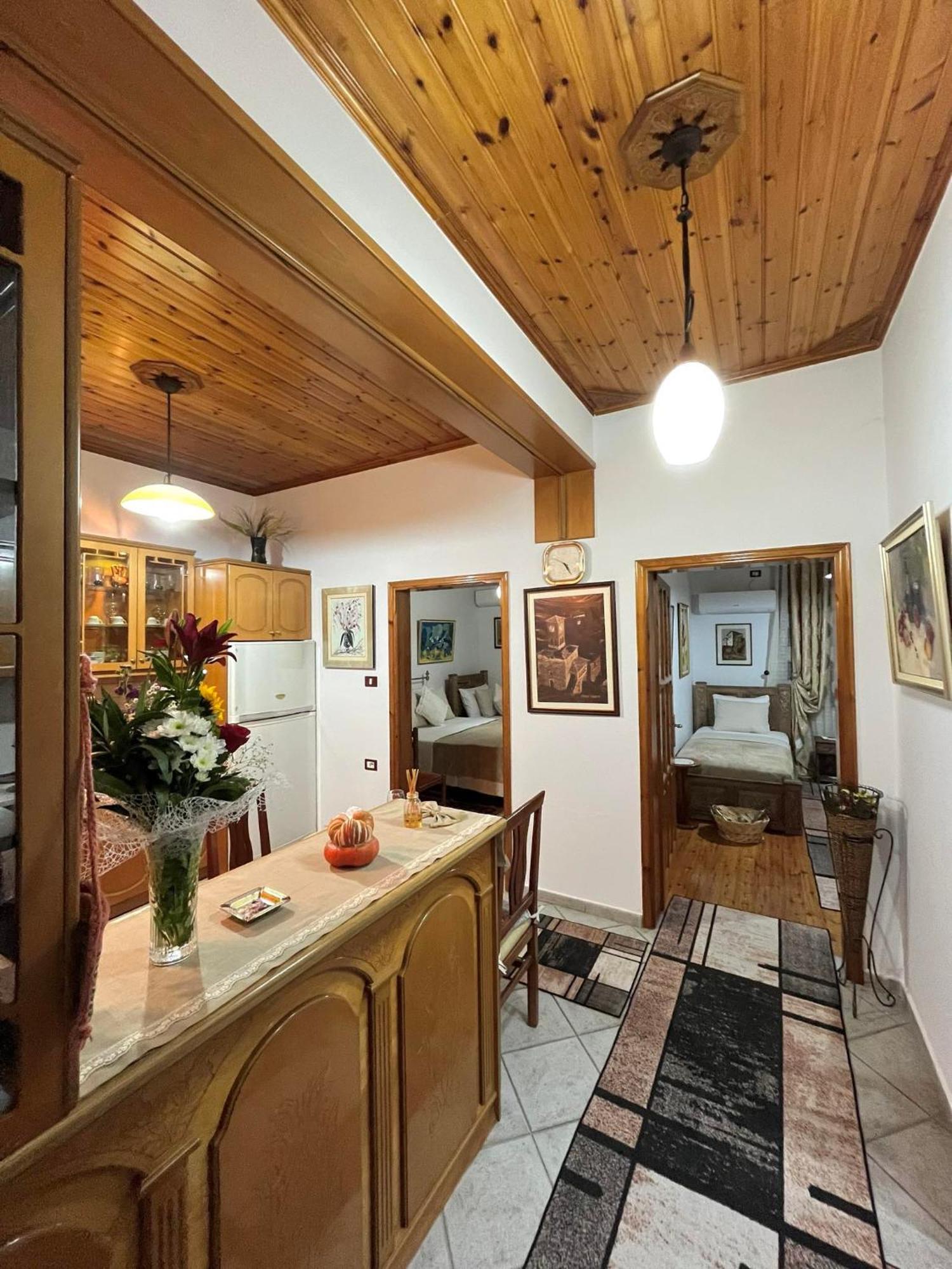 Andria'S Apartment Гирокастра Экстерьер фото
