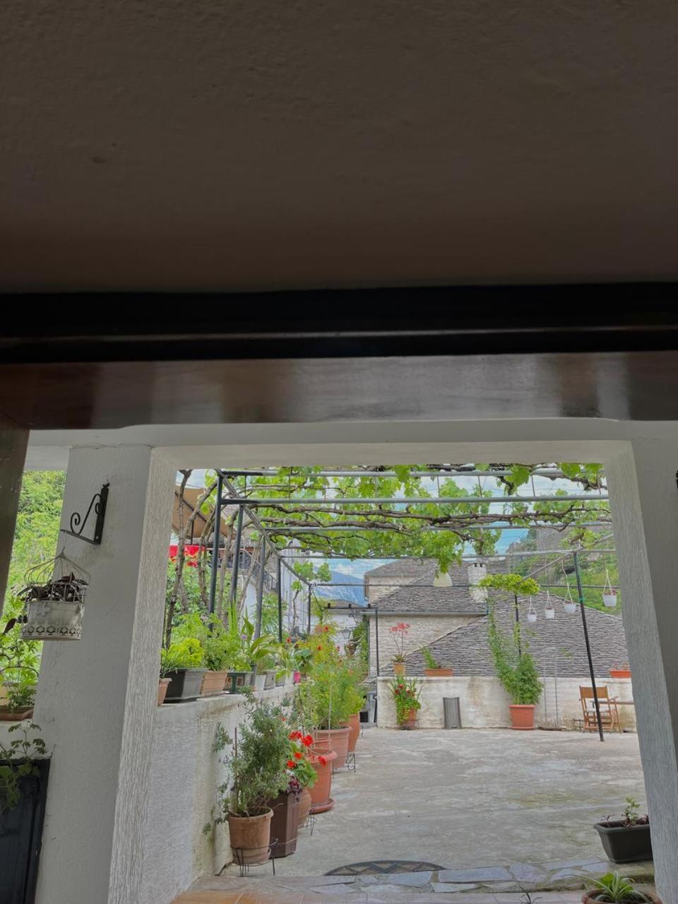 Andria'S Apartment Гирокастра Экстерьер фото